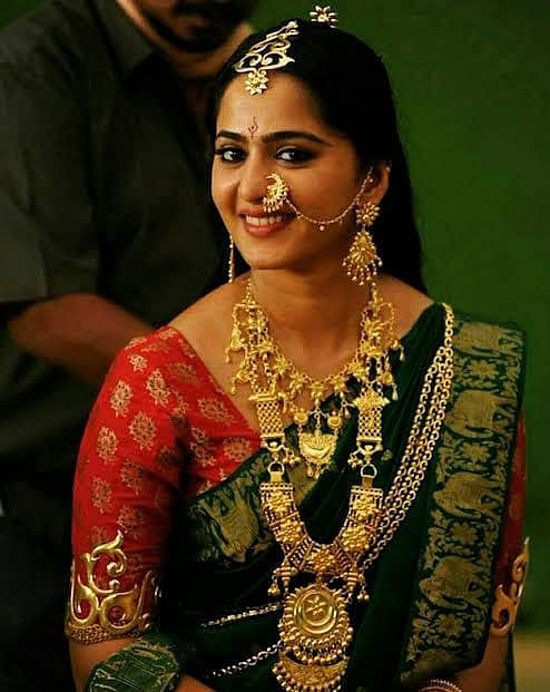 সাইরা নরসীমা রেড্ডিতে আছেন আনুশকা শেঠীও। ছবি: টুইটার