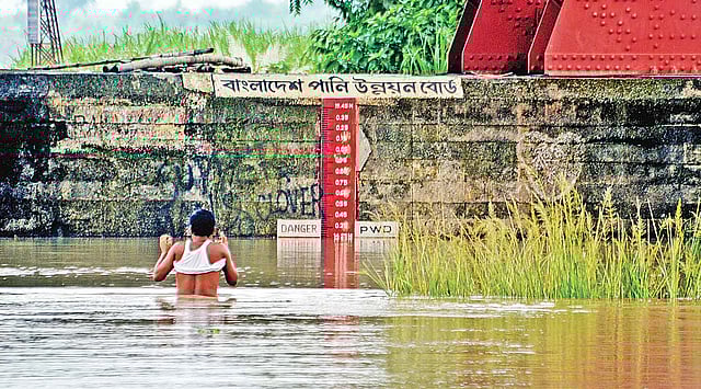 পাবনায় ১৬ বছর পর বিপৎসীমা অতিক্রম করেছে। সকাল সাড়ে ১০টায় পাবনার ঈশ্বরদীর পাকশী হার্ডিঞ্জ ব্রিজ পয়েন্টে।  হাসান মাহমুদ
