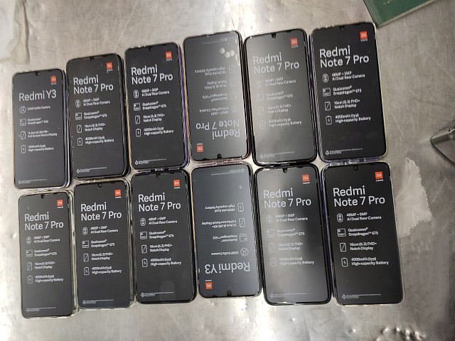 জব্দ করা মোবাইল। ছবি: সংগৃহীত