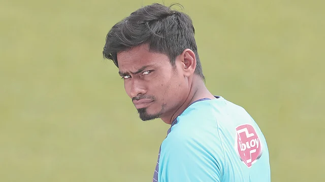 হেলমেট ছাড়া মোটরসাইকেল চালানোর জন্য তাইজুলকে ২০০ টাকা জরিমানা করা হয়েছে। প্রথম আলো ফাইল ছবি