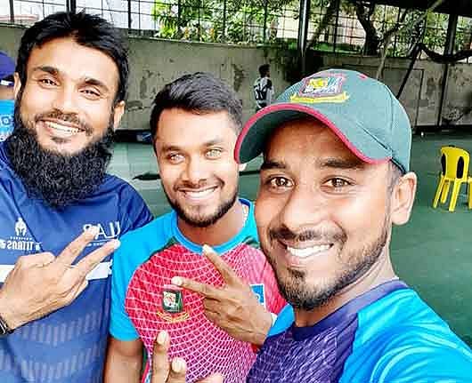 ফিটনেস টেস্টে ভালো করার পর রাজশাহীর তিন খেলোয়াড়—জুনায়েদ, সাব্বির ও মিজান। ছবি: ফেসবুক