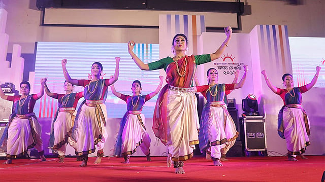 অনুষ্ঠানে নৃত্য পরিবেশনা। কেআইবি মিলনায়তন, ঢাকা, ৩ অক্টোবর। ছবি: সাইফুল ইসলাম
