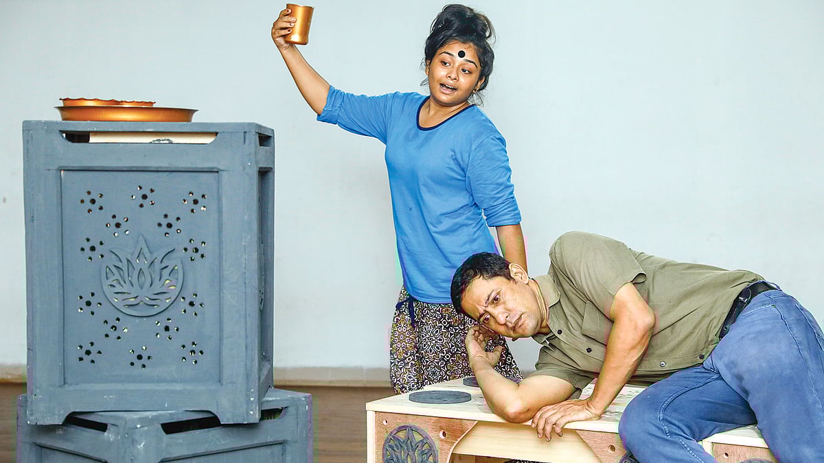 কৈবর্তগাথা নাটকের মহড়া। ছবি: খালেদ সরকার