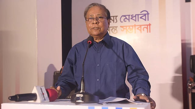 অনুষ্ঠানে বক্তব্য রাখছেন প্রথম আলোর সহযোগী সম্পাদক আব্দুল কাইয়ুম। কেআইবি মিলনায়তন, ঢাকা, ৩ অক্টোবর। ছবি: সাইফুল ইসলাম
