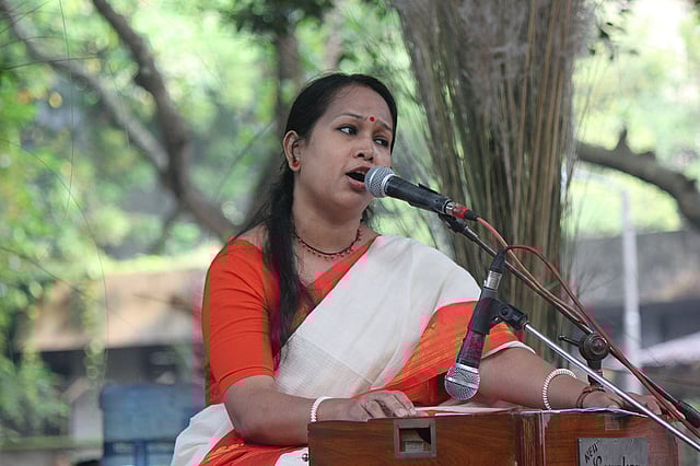 সমবেত নৃত্য ও গীত পরিবেশনা শেষে ছিল পরপর চারটি একক গান। ছবি: প্রথম আলো