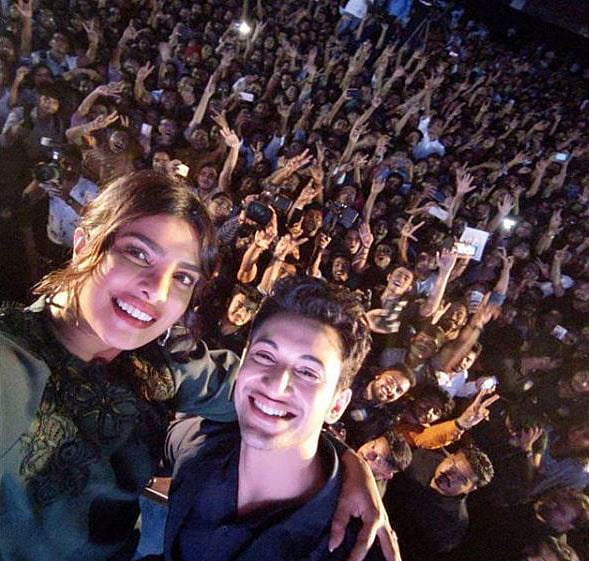 ‘দ্য স্কাই ইজ পিঙ্ক’ ছবির প্রচারণায় প্রিয়াঙ্কা চোপড়া। ছবি: ইনস্টাগ্রাম থেকে নেওয়া