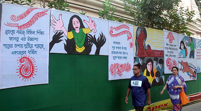 ধর্মীয় প্রধান উৎসব দুর্গাপূজা উপলক্ষে নারী ও শিশু নির্যাতন রোধ ও মানুষের মধ্যে সচেতনতা বাড়াতে এ চিত্রকর্ম প্রদর্শনীর আয়োজন করেছে ‘সনাতন যুব ফোরাম’
