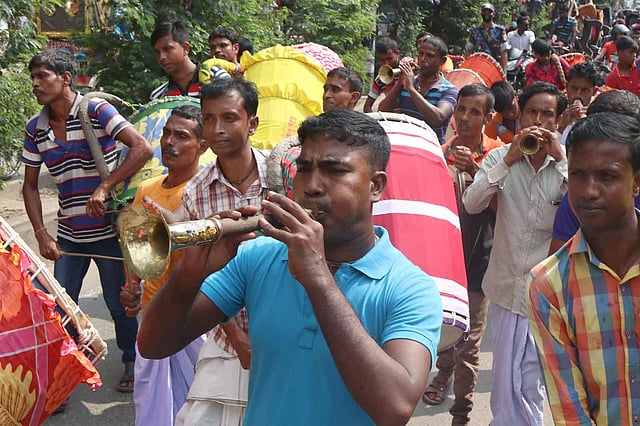 বহরে থাকে বাঁশি