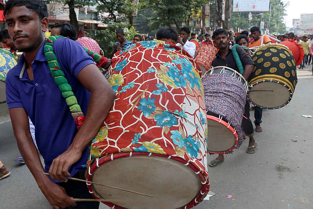 রাজপথে আনন্দ
