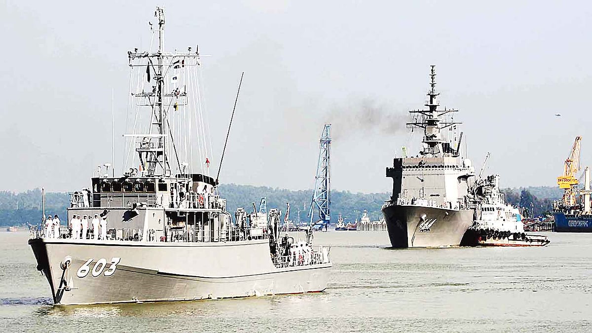 শুভেচ্ছা সফরে জাপানের এই দুই যুদ্ধজাহাজ এখন চট্টগ্রাম বন্দরে। ছবি: আইএসপিআর