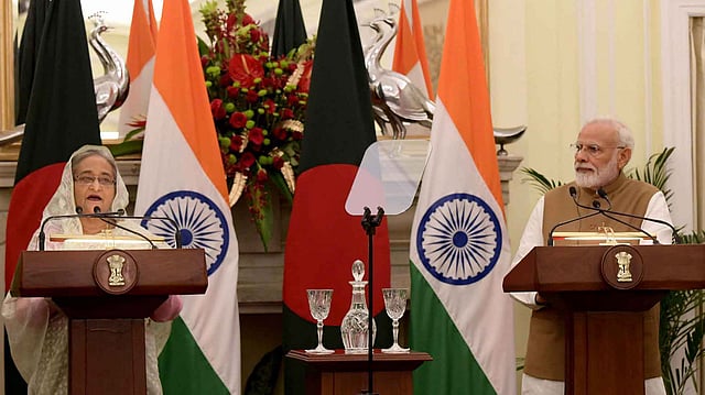 প্রধানমন্ত্রী শেখ হাসিনা ভারত সফলকালে দেশটির প্রধানমন্ত্রী নরেন্দ্র মোদির সঙ্গে আনুষ্ঠানিক বৈঠক করেন। ছবি: পিআইডি