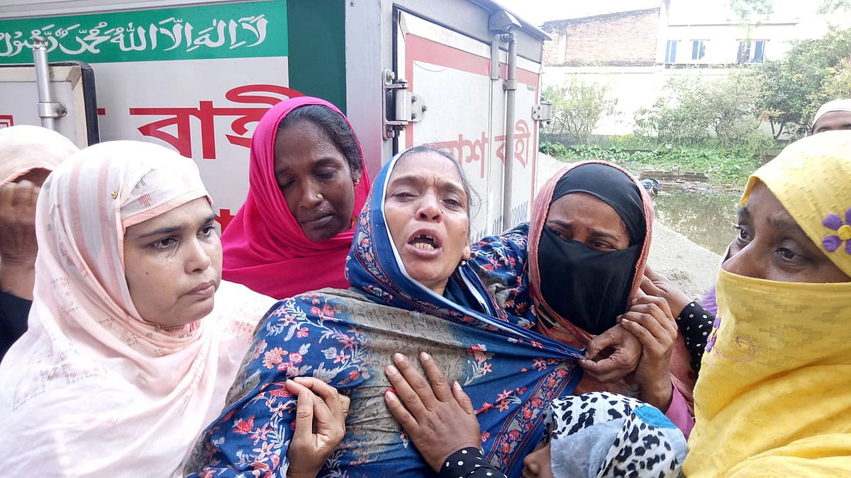 পৃথিবীর কোন শক্তি আছে যে আবরারের মা রোকেয়া খাতুনকে সান্ত্বনা দিতে পারে? কুষ্টিয়া, ৮ অক্টোবর। ছবি: তৌহিদী হাসান