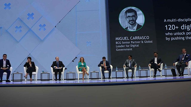 ডব্লিউসিআইটিতে গতকাল কয়েকটি দেশের মন্ত্রীরা আলোচনা করেন। ছবি: প্রথম আলো