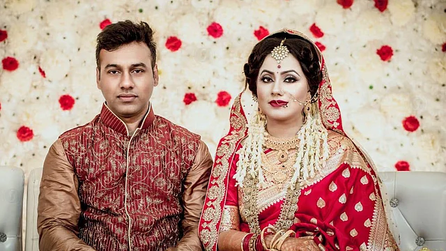 বিয়ের পর বর সাইফুল হক চৌধুরীর সঙ্গে আইরিন তানি। ছবি: সংগৃহীত
