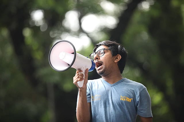 স্লোগানে স্লোগানে মুখরিত বুয়েট ক্যাম্পাস।