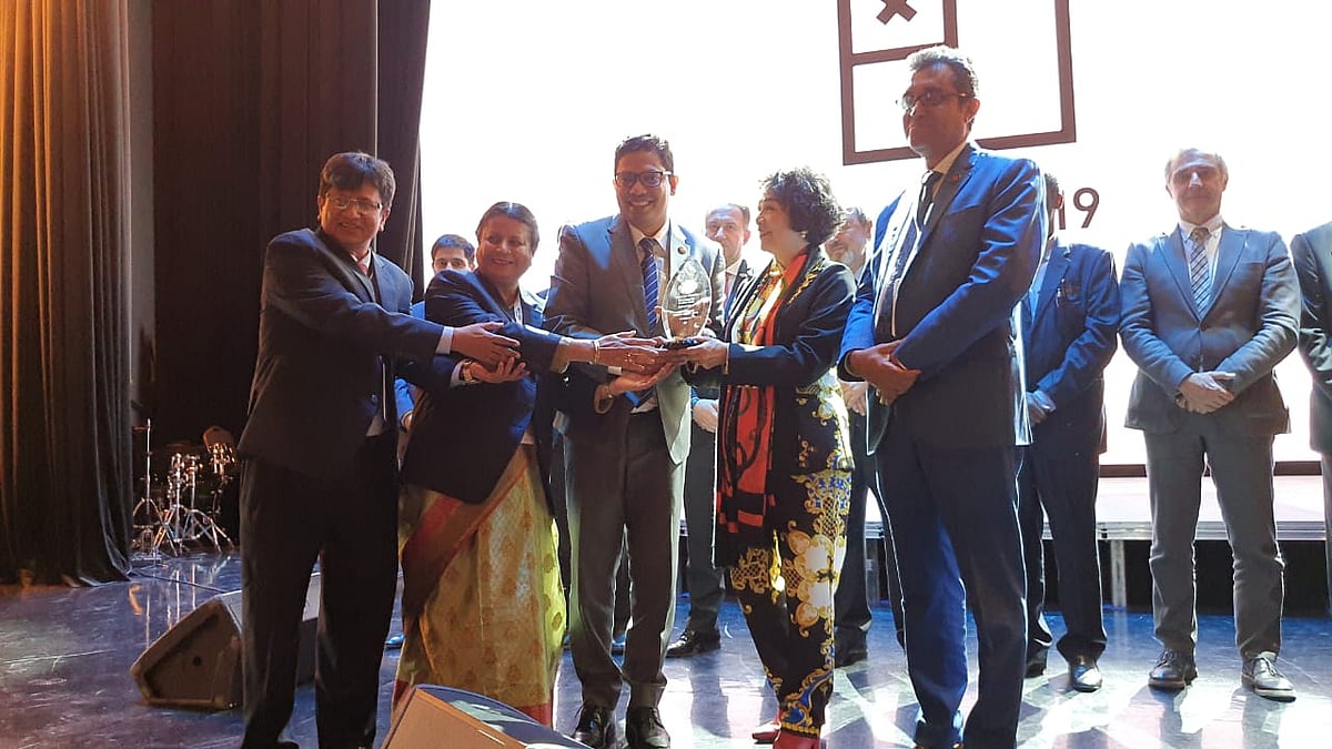 উইটসা গ্লোবাল আইসিটি এক্সিলেন্স অ্যাওয়ার্ড ২০১৯ গ্রহণ করেছে হাইটেক পার্ক। ছবি: হাইটেক পার্কের সৌজন্যে