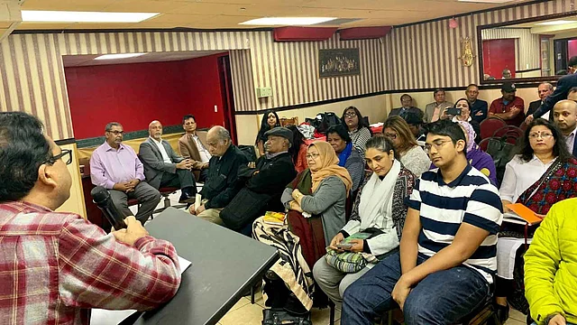 কবি দিলওয়ারের ষষ্ঠ প্রয়াণদিবস উপলক্ষে নিউইয়র্কে প্রথম আলো উত্তর আমেরিকা আয়োজিত স্মরণসভা। ছবি: প্রথম আলো