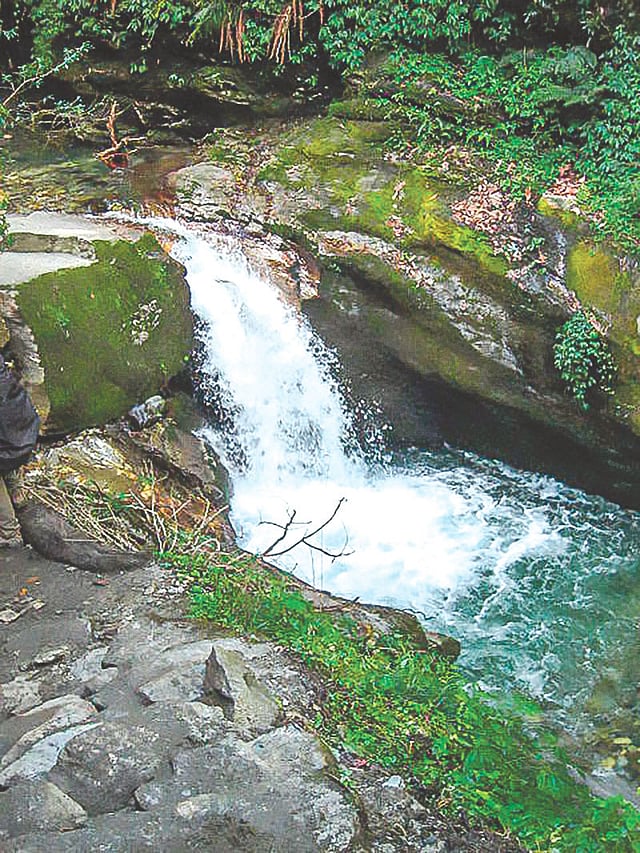 উছলানো জলের প্রপাত