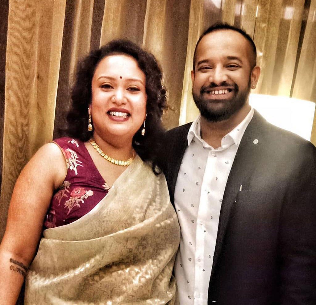 বিয়ের পর এশা ইউসুফ ও সাকি ব্যানার্জি। ছবি: ফেসবুক থেকে নেওয়া