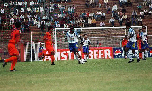 ১৯৯৭ সালে কাঠমান্ডু সাফ চ্যাম্পিয়নশিপের এই ম্যাচে আইএম বিজয়নের কাছে হেরেছিল বাংলাদেশ। ছবি: এএফপি