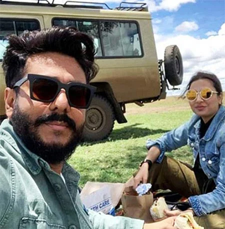 নতুন ছবির কাজ থাকলেও পূজার পরেই কেনিয়া গেছেন রাজ ও শুভশ্রী