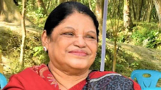 সাংবাদিক দিল মনোয়ারা মনুর ছবিটি নেওয়া হয়েছে তাঁর ফেসবুক অ্যাকাউন্ট থেকে