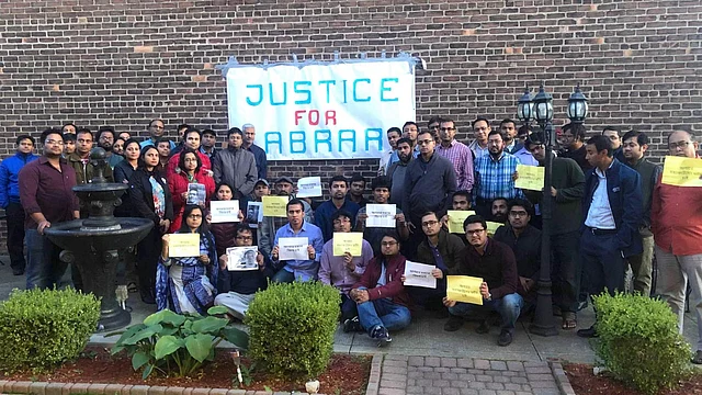 মিশিগানে আবরার হত্যাকাণ্ডের প্রতিবাদে মানববন্ধন। ছবি: নূরুল আনোয়ার ও রাজিউর রহমানের মাধ্যমে প্রাপ্ত