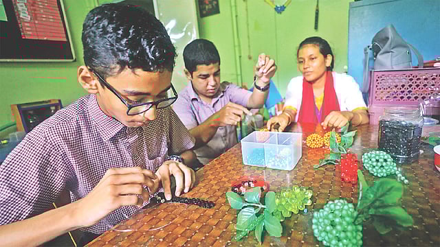 অটিজম আক্রান্ত শিশুদের জন্য চট্টগ্রাম নগরে বেসরকারি উদ্যোগে গড়ে তোলা হয়েছে শিক্ষাপ্রতিষ্ঠান নিষ্পাপ অটিজম স্কুল। গত মঙ্গলবার দুপুরে।  সৌরভ দাশ