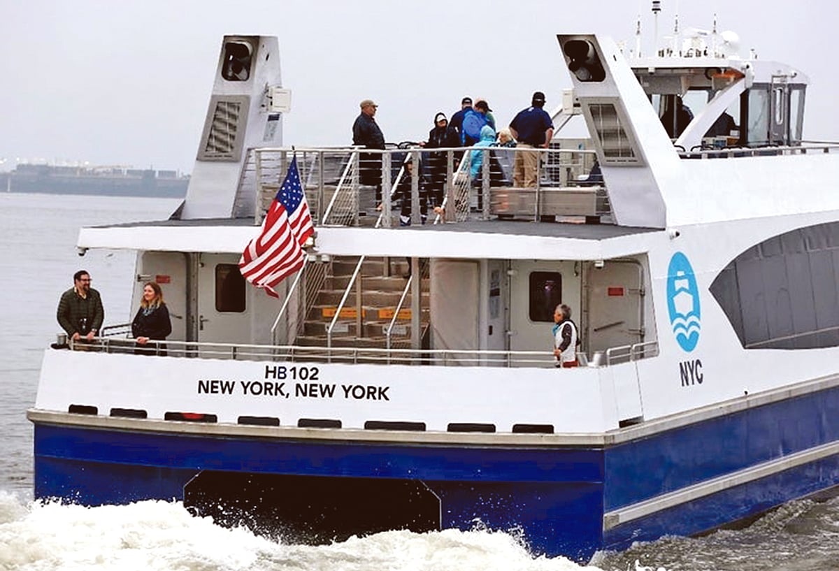 নিরাপত্তার কারণ দেখিয়ে ফেরিতে চড়তে দেওয়া হয়নি এক মুসলিম পরিবারের সদস্যদের