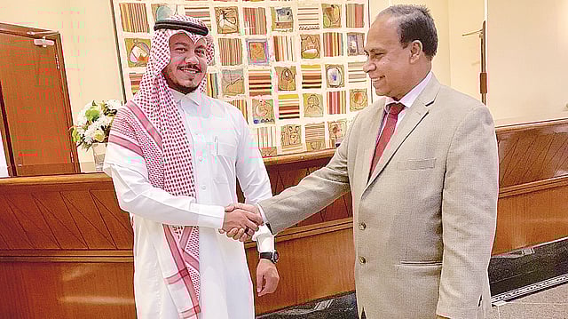 সৌদির এক ট্যুর অপারেটরের সঙ্গে বাংলা ট্যুরের সিইও হাবিব রহমান