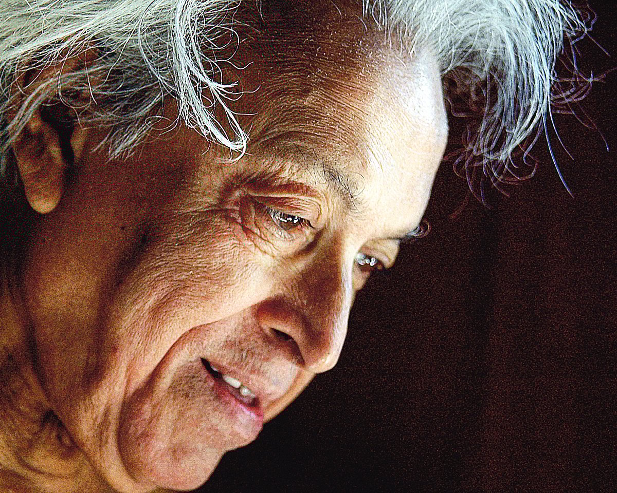 শামসুর রাহমান (২৩ অক্টোবর ১৯২৯–১৭ আগস্ট ২০০৬)। ছবি: নাসির আলী মামুন, ফটোজিয়াম, ২০০৪