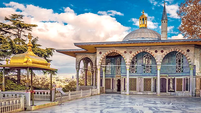 বাগদাদ কুসকু। এটি ১৬৩৮ সালে সুলতানের বাগদাদ বিজয়ের স্মরণে নির্মিত হয়েছিল