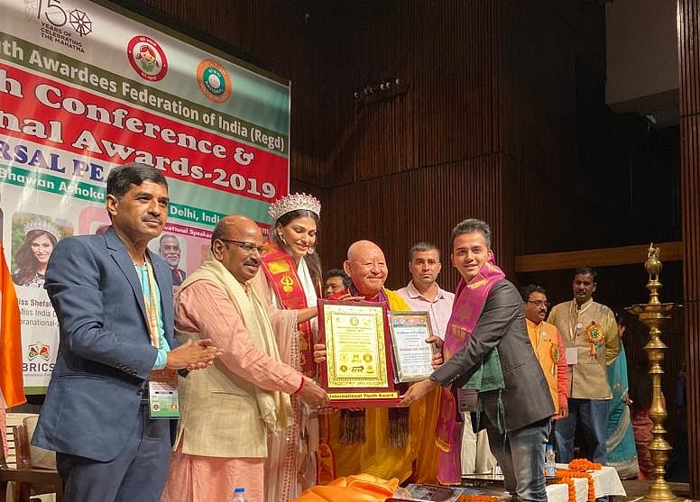 আন্তর্জাতিক যুব পুরস্কার পেয়েছেন বাংলাদেশের যুবসংগঠক মো. সুমন রহমান। ছবি: সংগৃহীত