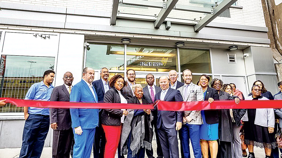 ফিতা কেটে নগরের নতুন ১৪ তলা কমপ্লেক্সের উদ্বোধন করেন জনপ্রতিনিধিসহ গুরুত্বপূর্ণ ব্যক্তিরা