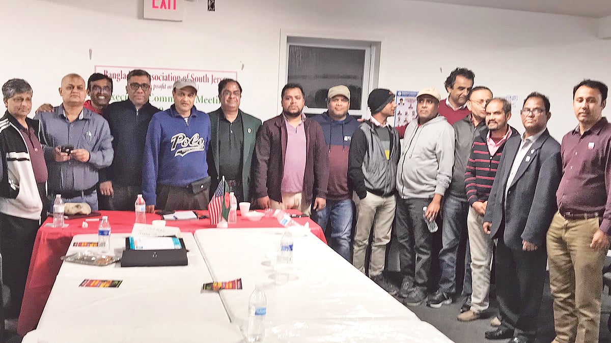 নির্বাচনে প্রতিদ্বন্দ্বিতাকারী দক্ষিণ এশীয় আমেরিকান প্রার্থীদের সমর্থনে আয়োজিত সভায় বিএএসজের সদস্যরা