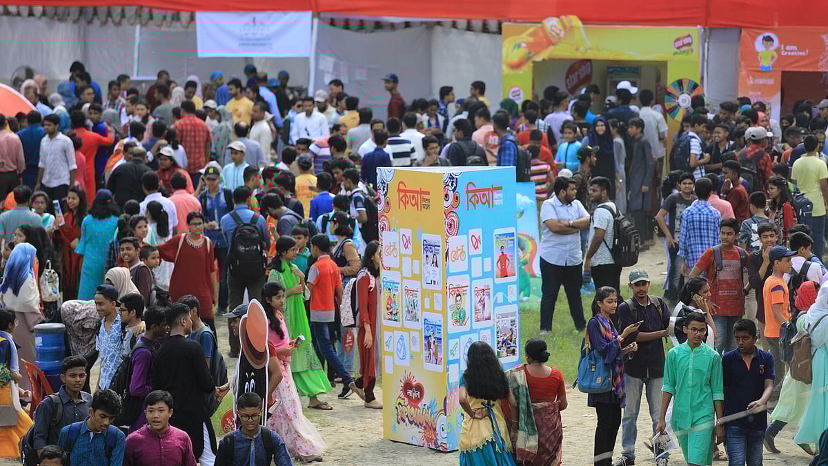 কিশোর আলোর প্রতিষ্ঠাবার্ষিকী উপলক্ষে ষষ্ঠবারের মতো আয়োজিত হচ্ছে লাভেলো-কিআনন্দ উৎসব। চট্টগ্রাম নগরের নাসিরাবাদ সরকারি বালক উচ্চবিদ্যালয়ে আয়োজিত এ উৎসবে উপস্থিত ছিল কিশোর-কিশোরীরা। ছবি- জুয়েল শীল