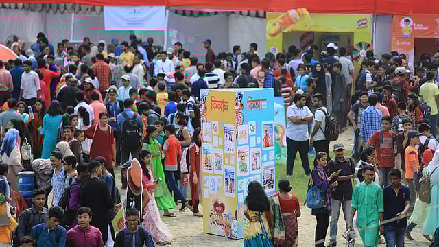 কিশোর আলোর প্রতিষ্ঠাবার্ষিকী উপলক্ষে ষষ্ঠবারের মতো আয়োজিত হচ্ছে লাভেলো-কিআনন্দ উৎসব। চট্টগ্রাম নগরের নাসিরাবাদ সরকারি বালক উচ্চবিদ্যালয়ে আয়োজিত এ উৎসবে উপস্থিত ছিল কিশোর-কিশোরীরা। ছবি- জুয়েল শীল