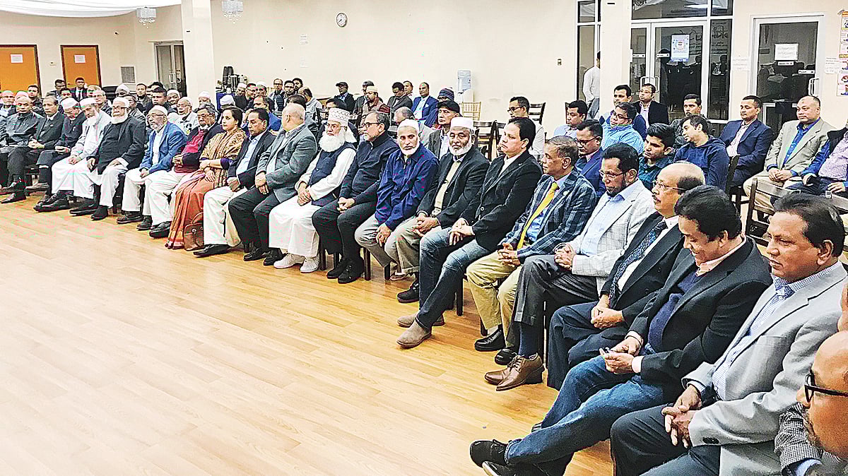 মতবিনিময় সভায় দর্শকদের একাংশ