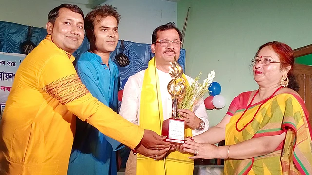 মো. রিয়াজ উদ্দিন ভারতের দ্য পিস অ্যাওয়ার্ড পেয়েছেন। ছবি: সংগৃহীত