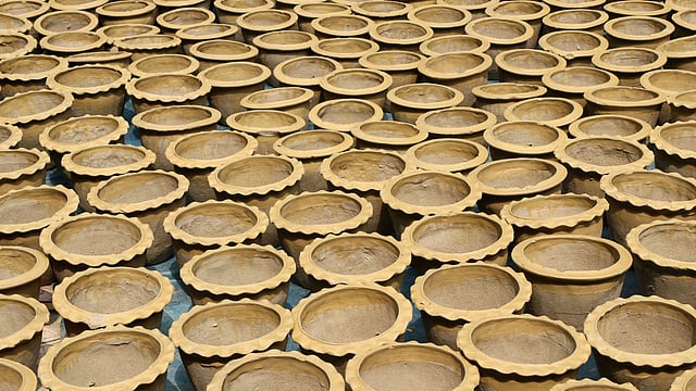 রোদে শুকানো হচ্ছে টব