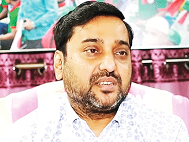 ঢাকা মহানগর দক্ষিণ যুবলীগের বহিষ্কৃত সভাপতি ইসমাইল হোসেন চৌধুরী (সম্রাট)।