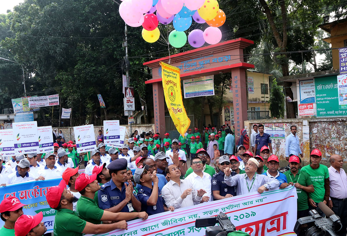 বেলুন উড়িয়ে উদ্বোধন