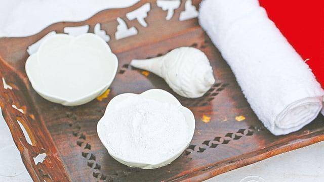 শাঁখের গুঁড়ার আছে অনেক গুণ। ছবি: নকশা, কৃতজ্ঞতা: হার্বস