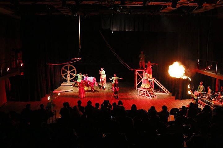 ‘রহু চণ্ডালের হাড়’ নাটকের একটি দৃশ্য। ছবি: সংগৃহীত