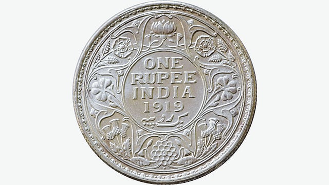 ১০০ বছরের পুরোনো এই মুদ্রাও আছে সাদিয়ার কাছে