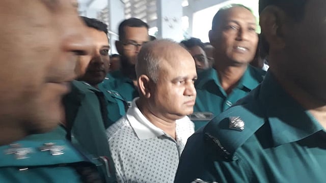 জি কে শামীমকে আজ রোববার ঢাকার আদালতে হাজির করা হয়। ছবি: আসাদুজ্জামান