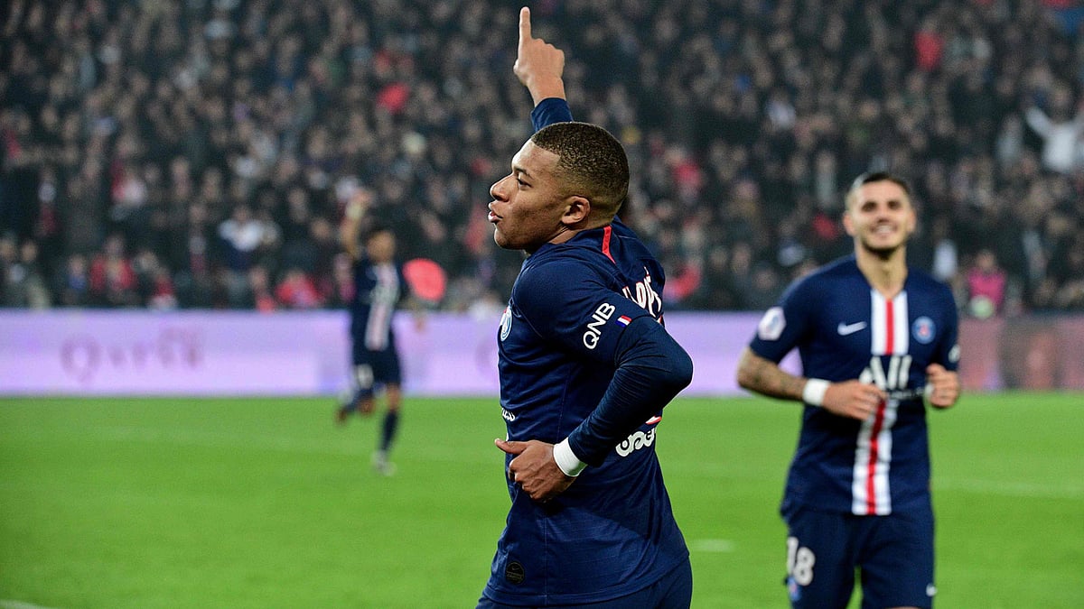 একই ফ্রেমে পিএসজির জয়ের দুই নায়ক, কিলিয়ান এমবাপ্পে ও মাউরো ইকার্দি। ছবি : এএফপি