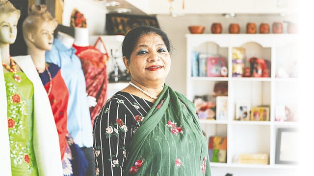 চট্টগ্রামের ডিজাইনার সুলতানা নূরজাহান অনুপ্রেরণা পেয়েছিলেন নকশা থেকে। ছবি: জুয়েল শীল