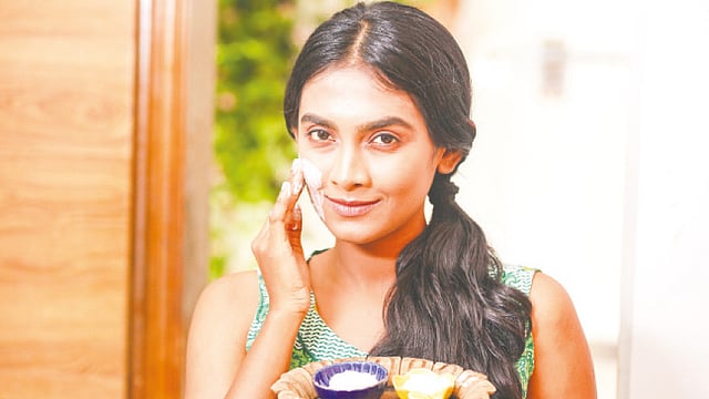 রাতের সু–অভ্যাস জীবনে অানবে ইতিবাচক পরিবর্তন। মডেল: প্রিয়ম, কৃতজ্ঞতা: হারমনি স্পা