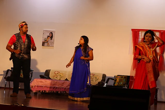 ‘রক্তিম বন্ধন’ নাটকের একটি দৃশ্য। ছবি: লেখক